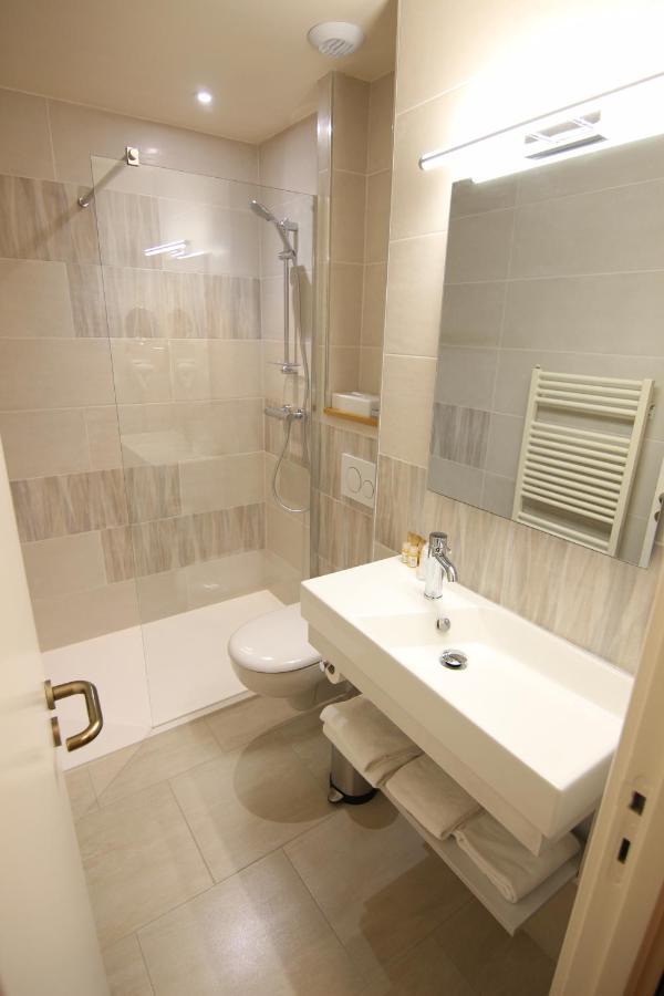 Hotel Montaigne Сарла-ла-Канеда Экстерьер фото